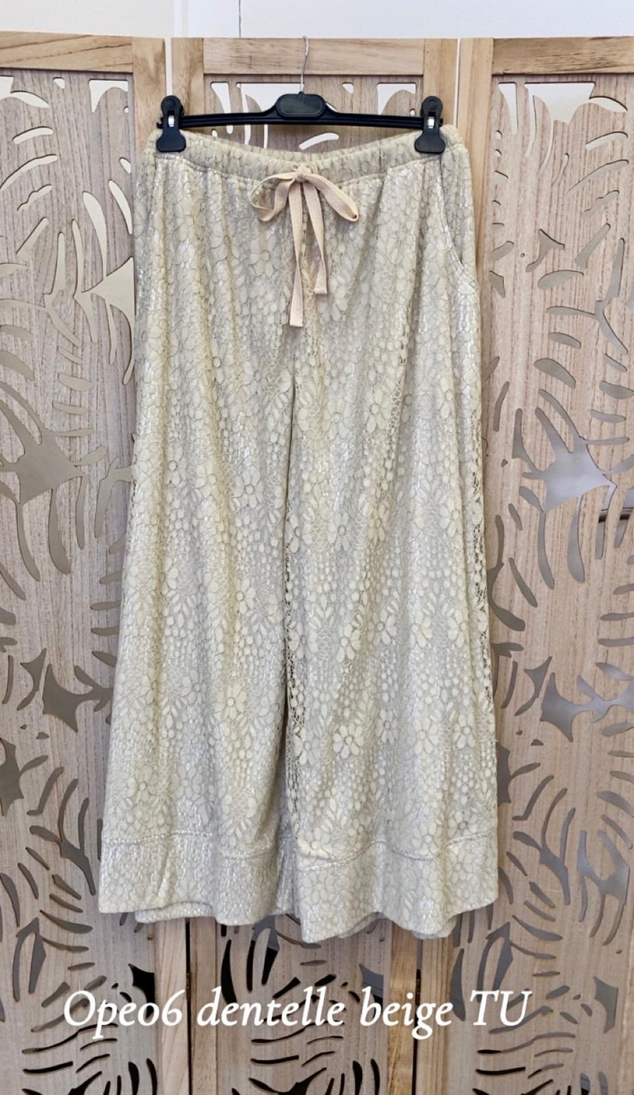 Pantalon grande taille en dentelle doublé beige OPE06