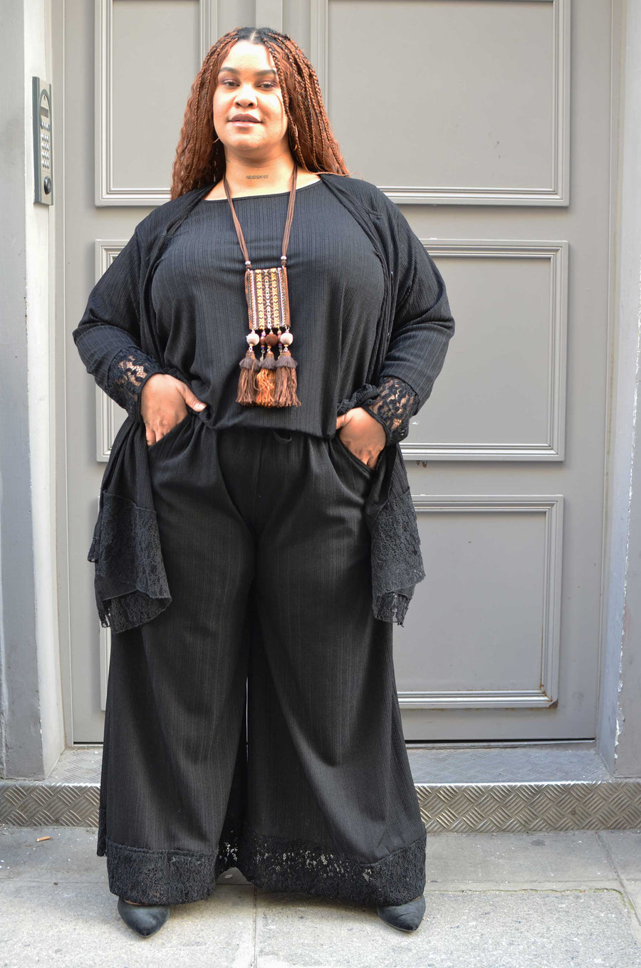 Pantalon grande taille en Maille côtelée et dentelle Noire OPE07